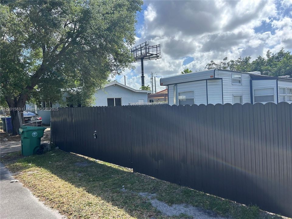 Недавно арендовано: $1,200 (1 спален, 1 ванн, 0 Квадратных фут)