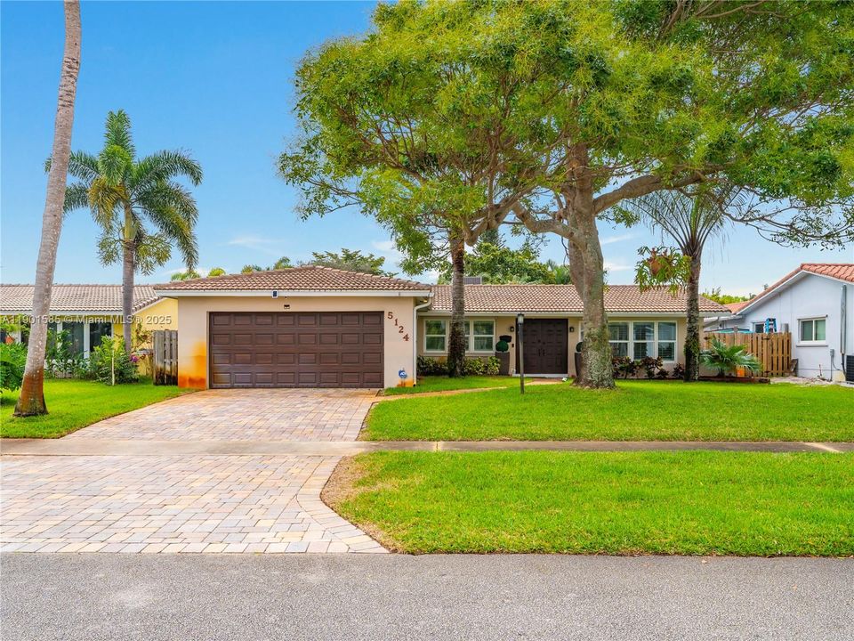 Active With Contract: $699,999 (3 beds, 2 baths, 1786 Square Feet)