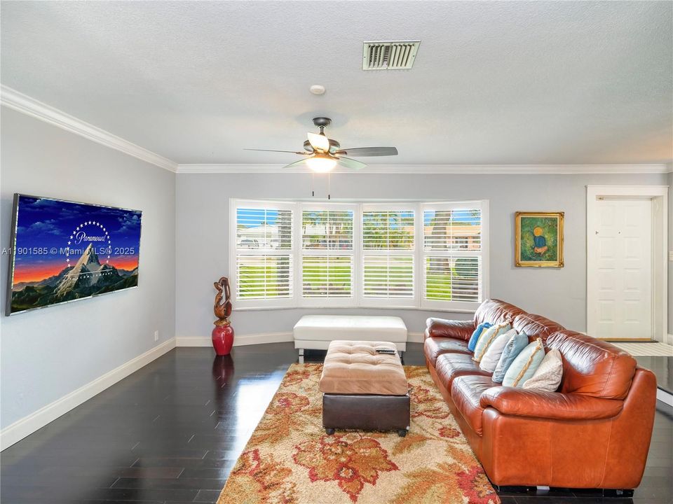 Active With Contract: $699,999 (3 beds, 2 baths, 1786 Square Feet)