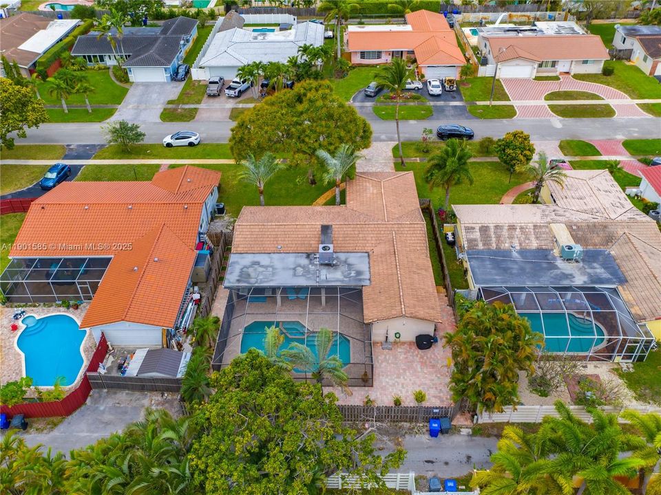 Active With Contract: $699,999 (3 beds, 2 baths, 1786 Square Feet)