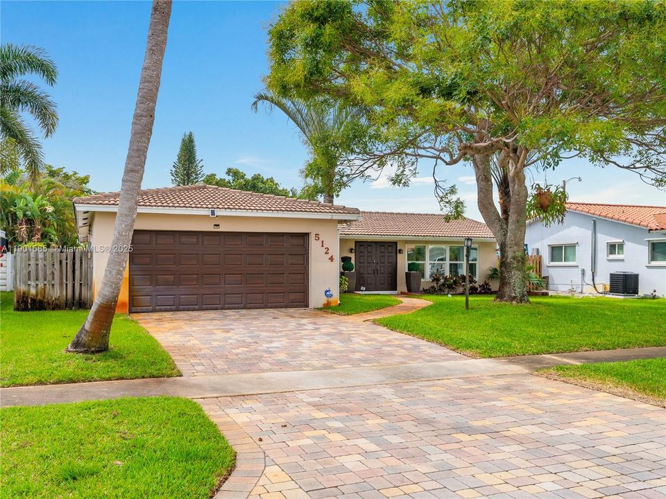 Active With Contract: $699,999 (3 beds, 2 baths, 1786 Square Feet)