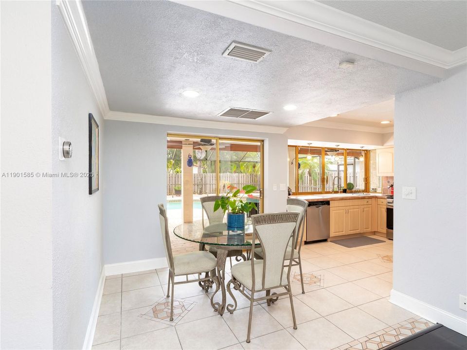 Active With Contract: $699,999 (3 beds, 2 baths, 1786 Square Feet)