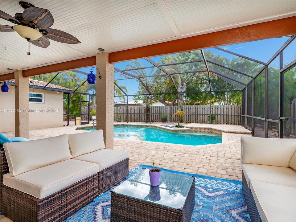 Active With Contract: $699,999 (3 beds, 2 baths, 1786 Square Feet)