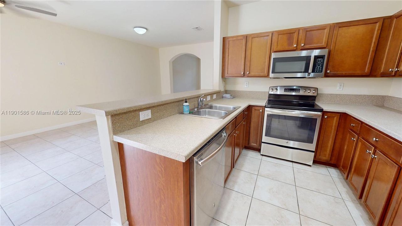 Недавно арендовано: $2,800 (3 спален, 2 ванн, 1740 Квадратных фут)