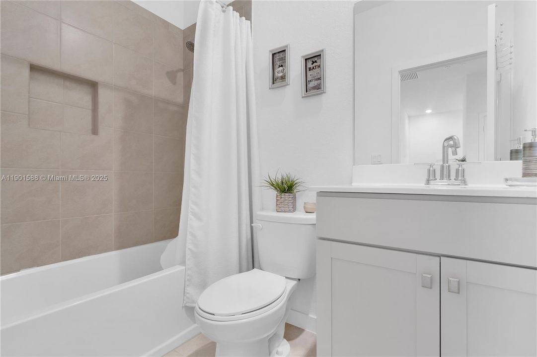 En Venta: $480,000 (3 camas, 2 baños, 1680 Pies cuadrados)