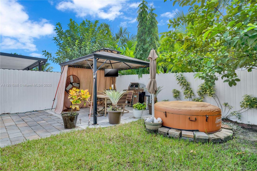 En Venta: $480,000 (3 camas, 2 baños, 1680 Pies cuadrados)