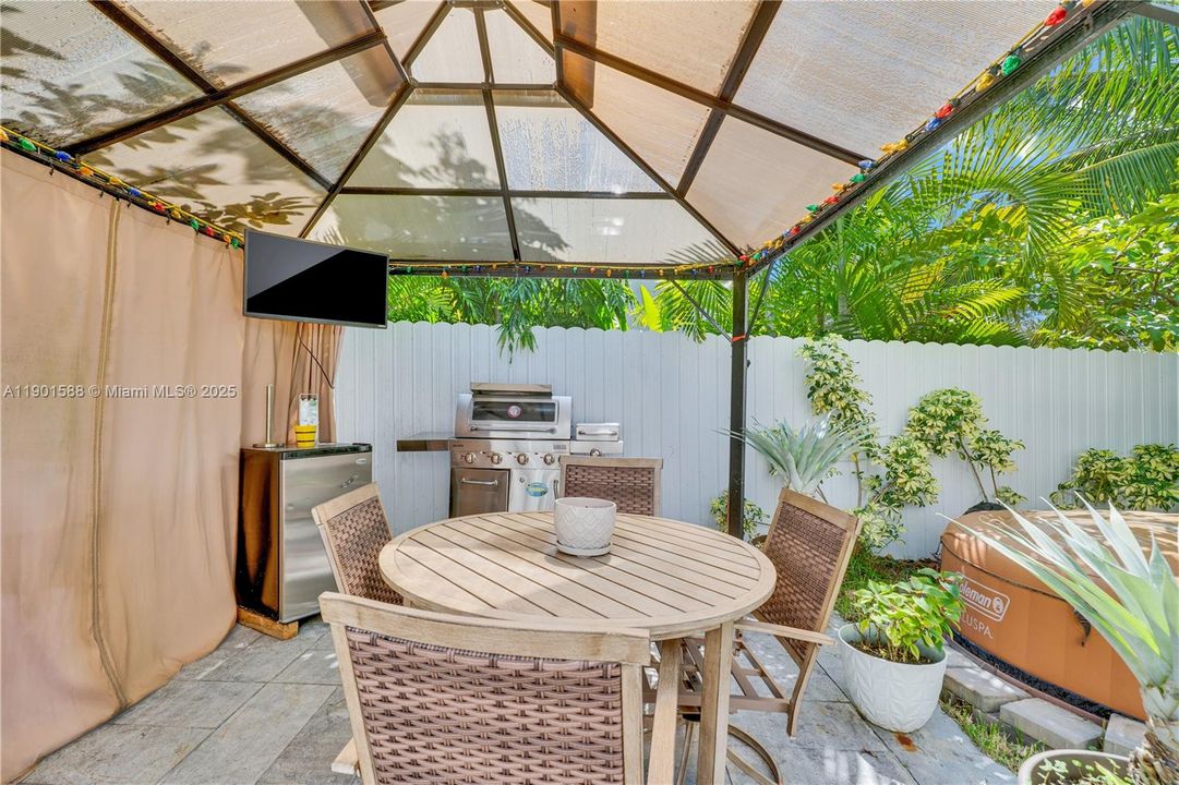 En Venta: $480,000 (3 camas, 2 baños, 1680 Pies cuadrados)