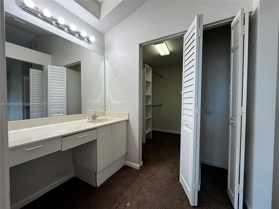 For Sale: $245,000 (2 beds, 2 baths, 1829 Square Feet)