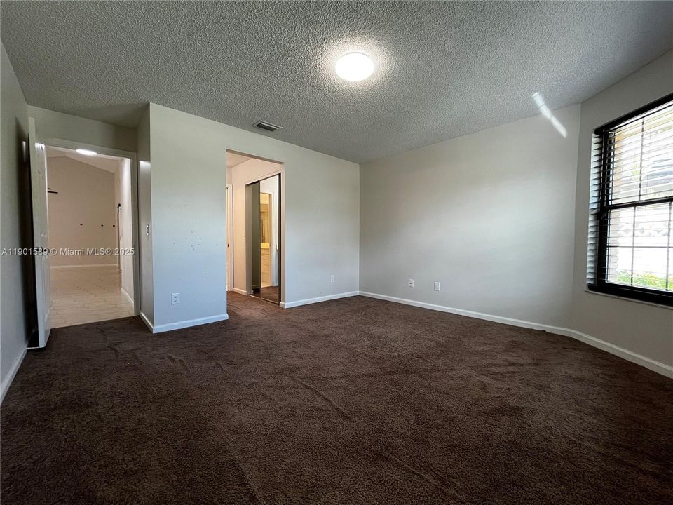 For Sale: $245,000 (2 beds, 2 baths, 1829 Square Feet)