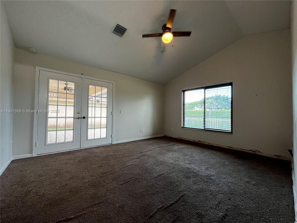 For Sale: $245,000 (2 beds, 2 baths, 1829 Square Feet)