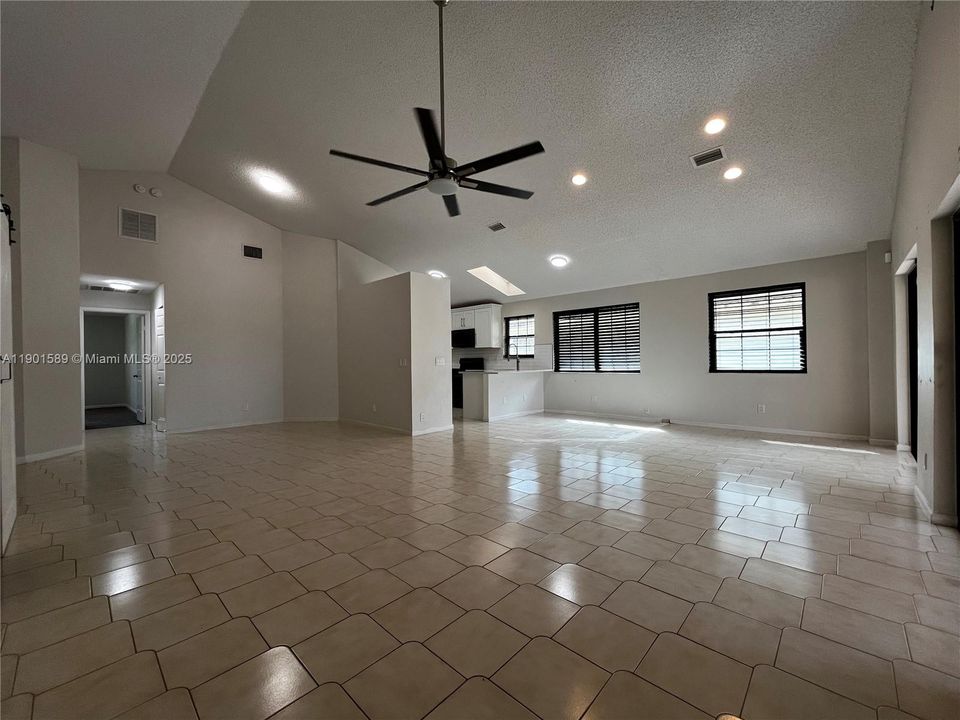 For Sale: $245,000 (2 beds, 2 baths, 1829 Square Feet)