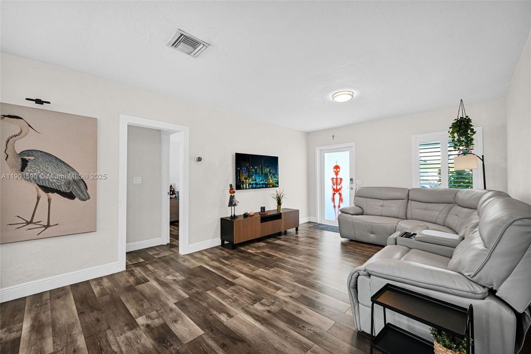 На продажу: $850,000 (3 спален, 2 ванн, 1387 Квадратных фут)