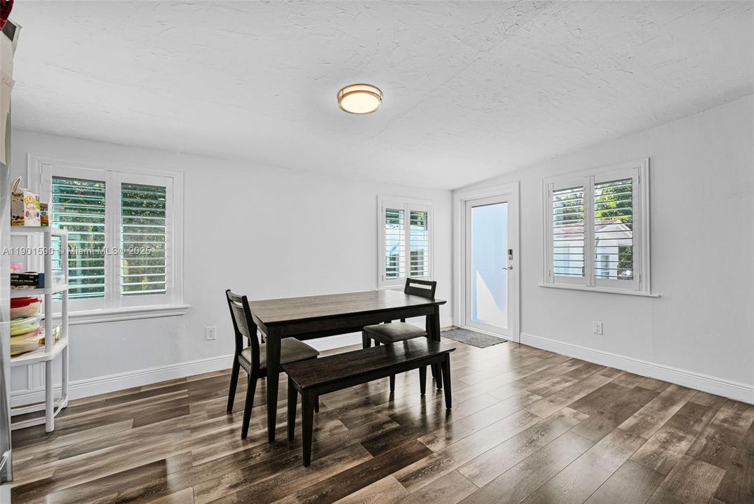 На продажу: $850,000 (3 спален, 2 ванн, 1387 Квадратных фут)