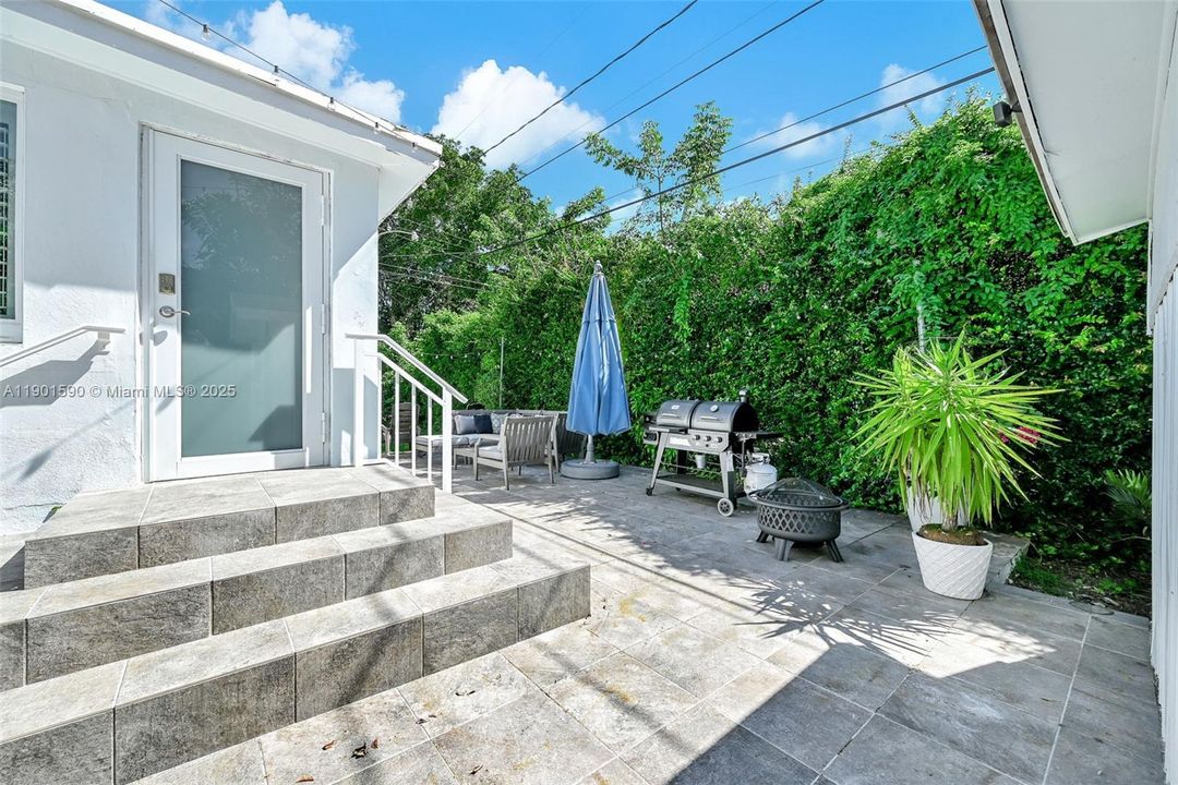 На продажу: $850,000 (3 спален, 2 ванн, 1387 Квадратных фут)