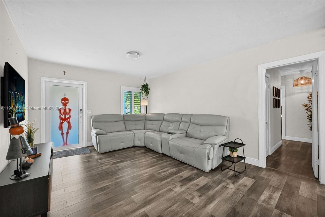 На продажу: $850,000 (3 спален, 2 ванн, 1387 Квадратных фут)