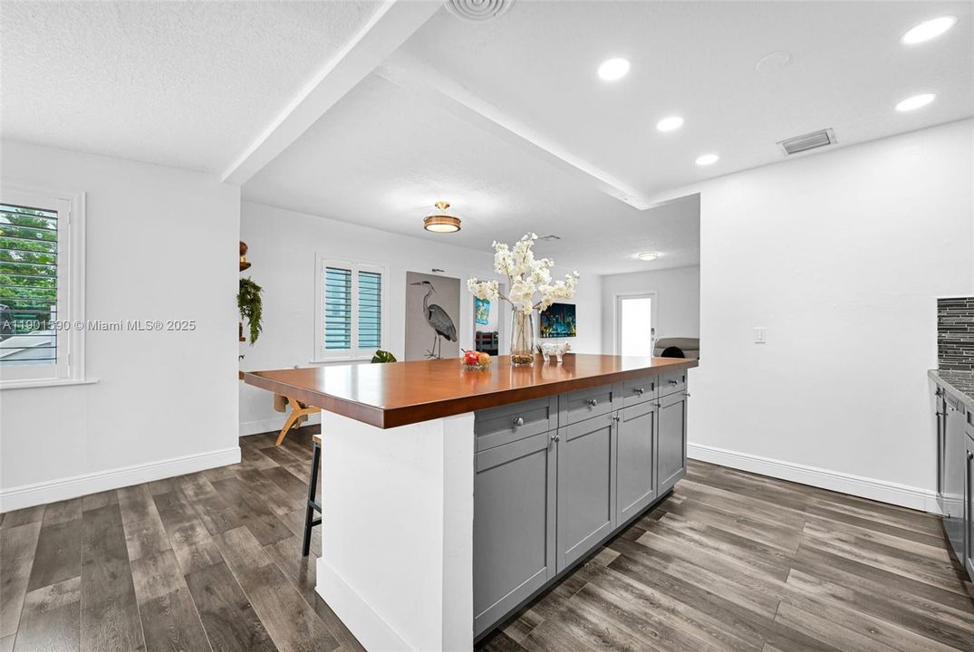 На продажу: $850,000 (3 спален, 2 ванн, 1387 Квадратных фут)