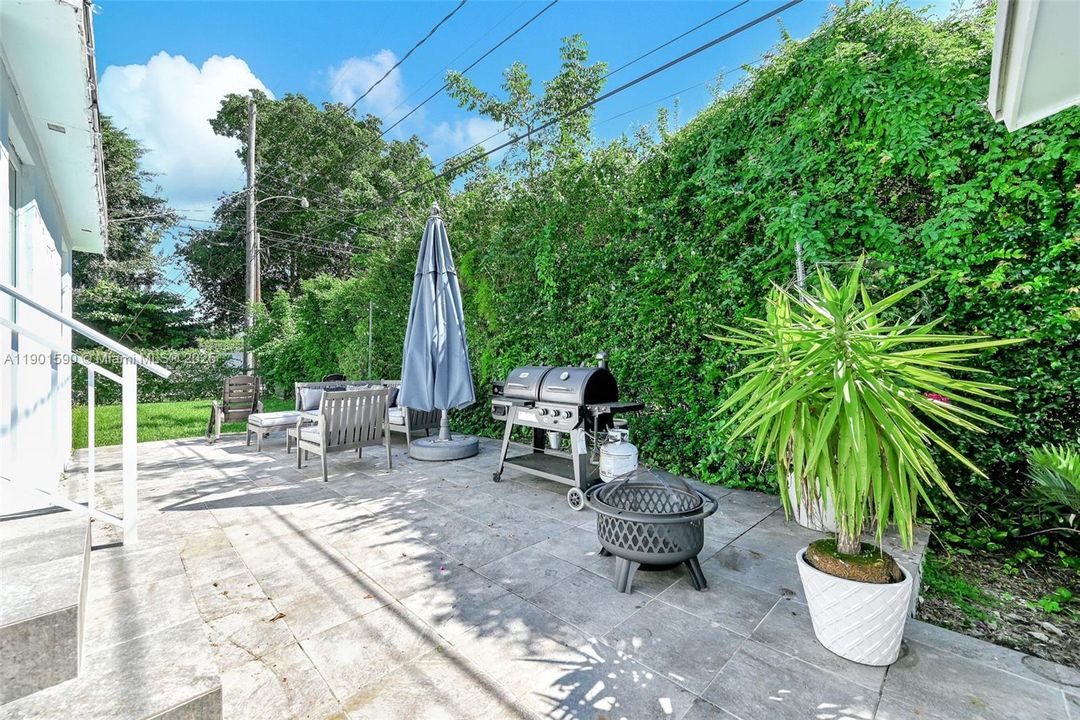 На продажу: $850,000 (3 спален, 2 ванн, 1387 Квадратных фут)