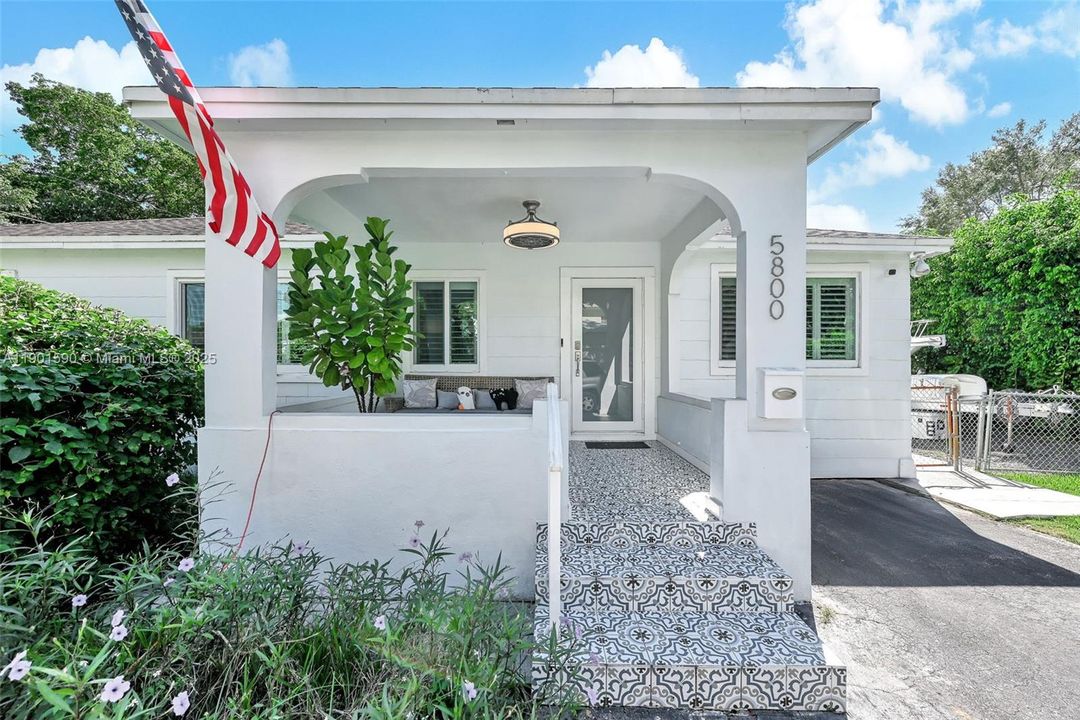 На продажу: $850,000 (3 спален, 2 ванн, 1387 Квадратных фут)