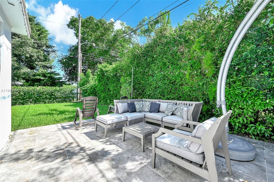 На продажу: $850,000 (3 спален, 2 ванн, 1387 Квадратных фут)