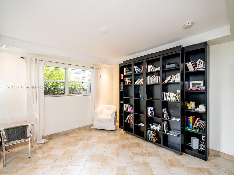 Murphy bed/ bookshelf