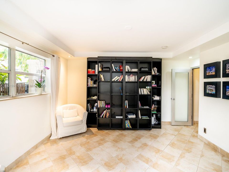 Murphy bed/ bookshelf