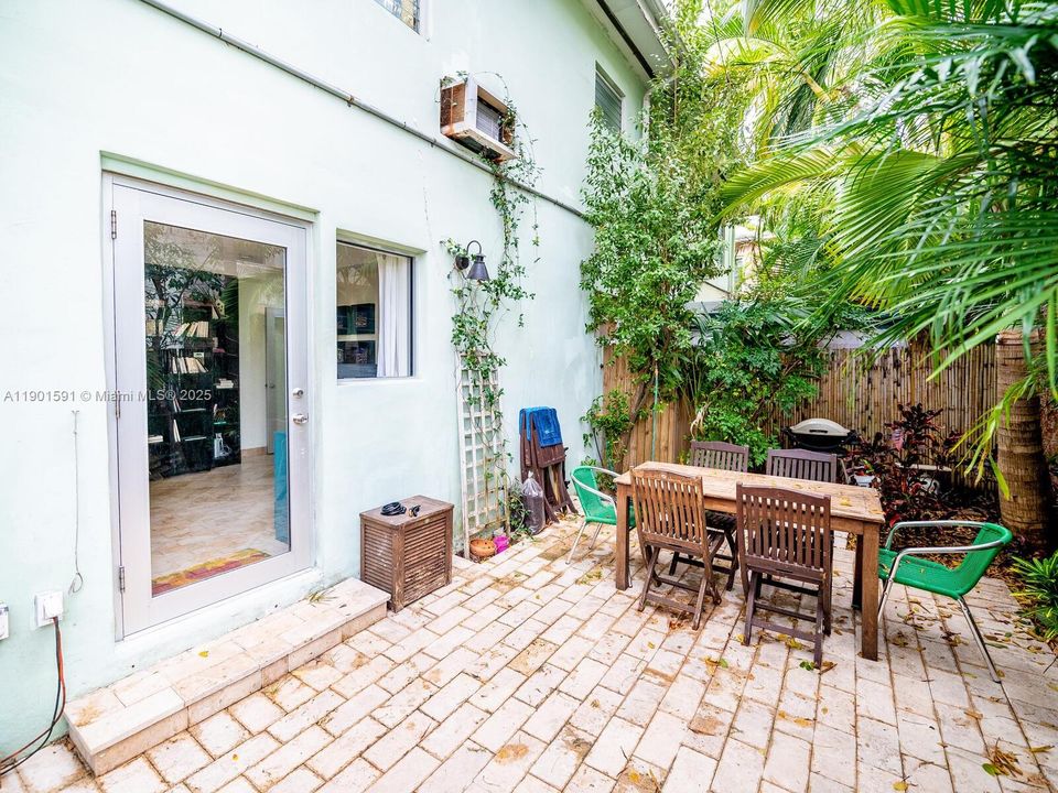 Recently Rented: $2,600 (1 beds, 1 baths, 600 Square Feet)