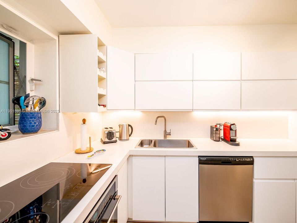 Recently Rented: $2,600 (1 beds, 1 baths, 600 Square Feet)