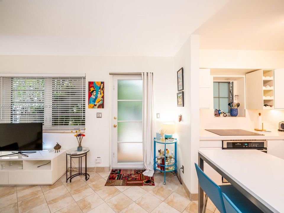 Recently Rented: $2,600 (1 beds, 1 baths, 600 Square Feet)