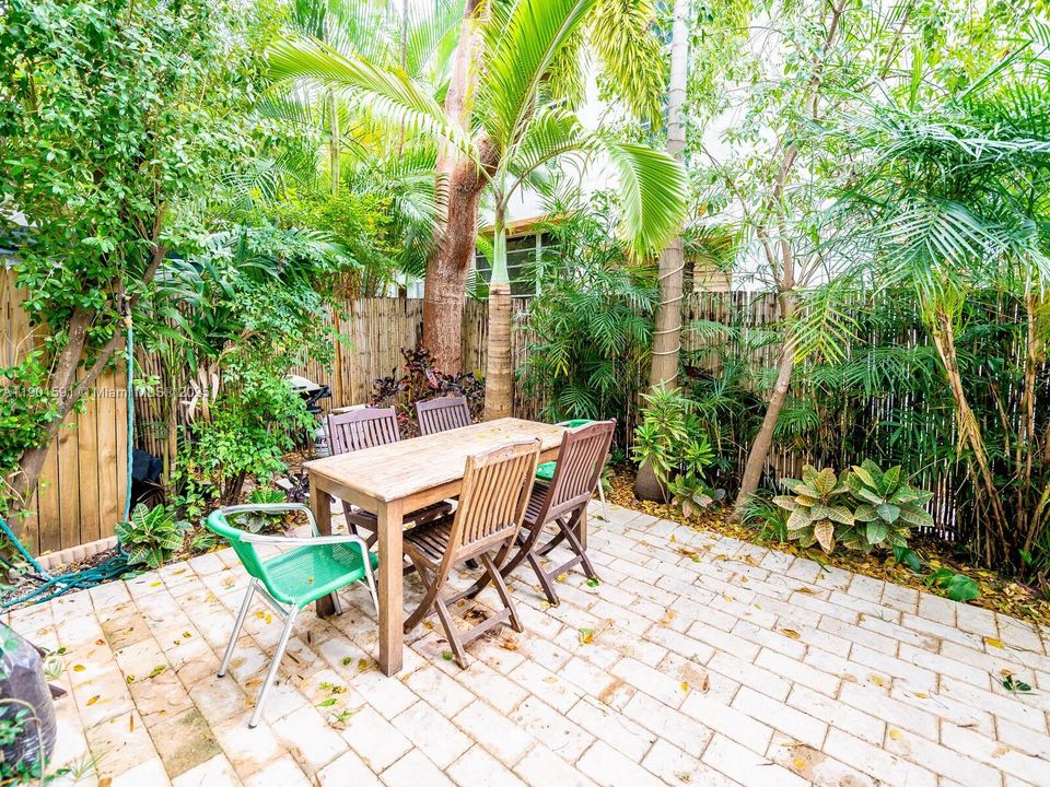 Recently Rented: $2,600 (1 beds, 1 baths, 600 Square Feet)