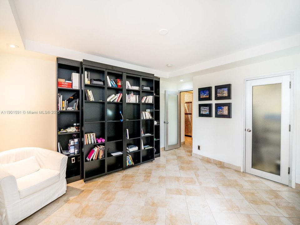 Murphy bed/ bookshelf