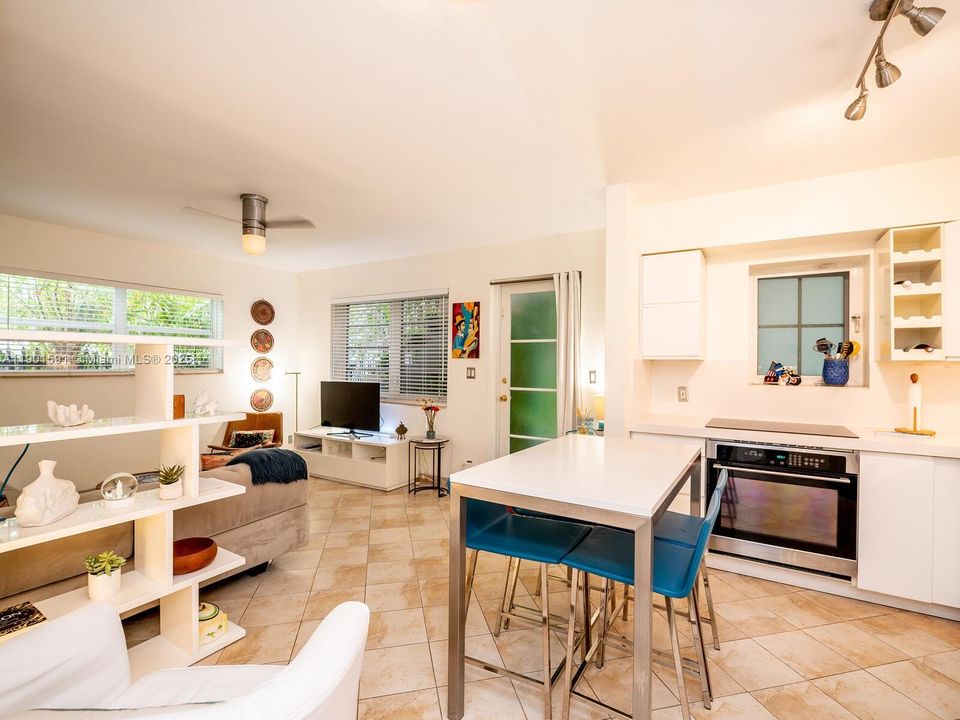 Recently Rented: $2,600 (1 beds, 1 baths, 600 Square Feet)