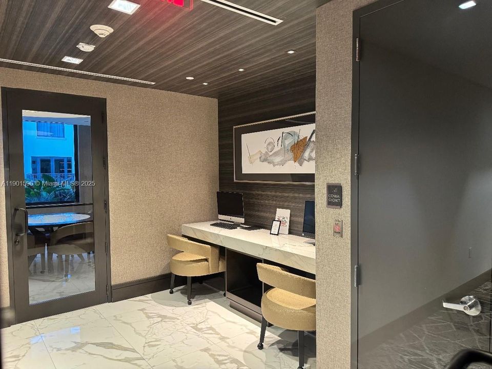 Active With Contract: $3,700 (1 beds, 1 baths, 778 Square Feet)