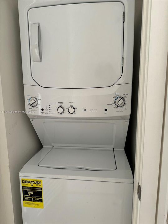 Active With Contract: $3,700 (1 beds, 1 baths, 778 Square Feet)