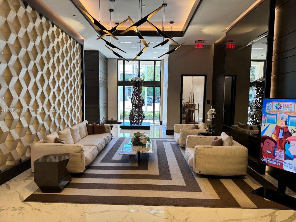 Active With Contract: $3,700 (1 beds, 1 baths, 778 Square Feet)