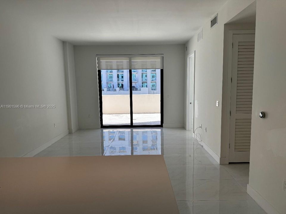 Active With Contract: $3,700 (1 beds, 1 baths, 778 Square Feet)