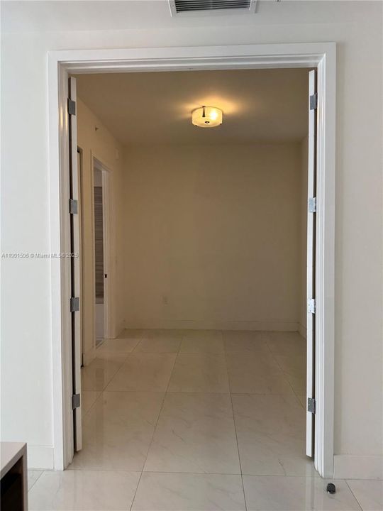 Active With Contract: $3,700 (1 beds, 1 baths, 778 Square Feet)