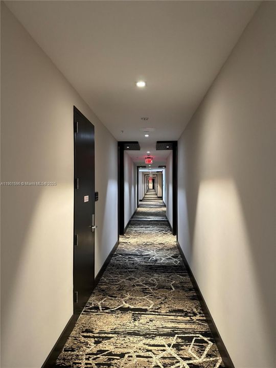 Active With Contract: $3,700 (1 beds, 1 baths, 778 Square Feet)