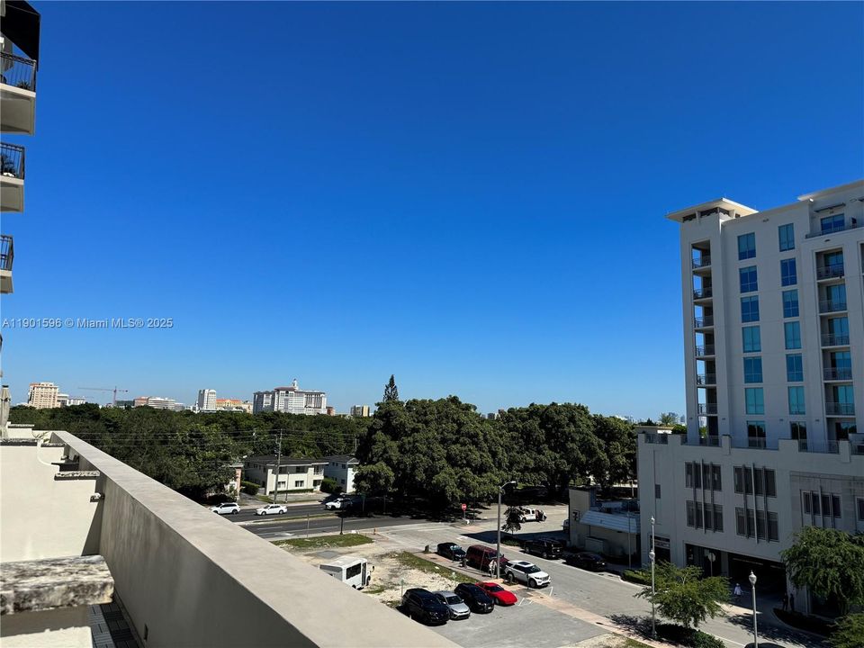 Active With Contract: $3,700 (1 beds, 1 baths, 778 Square Feet)