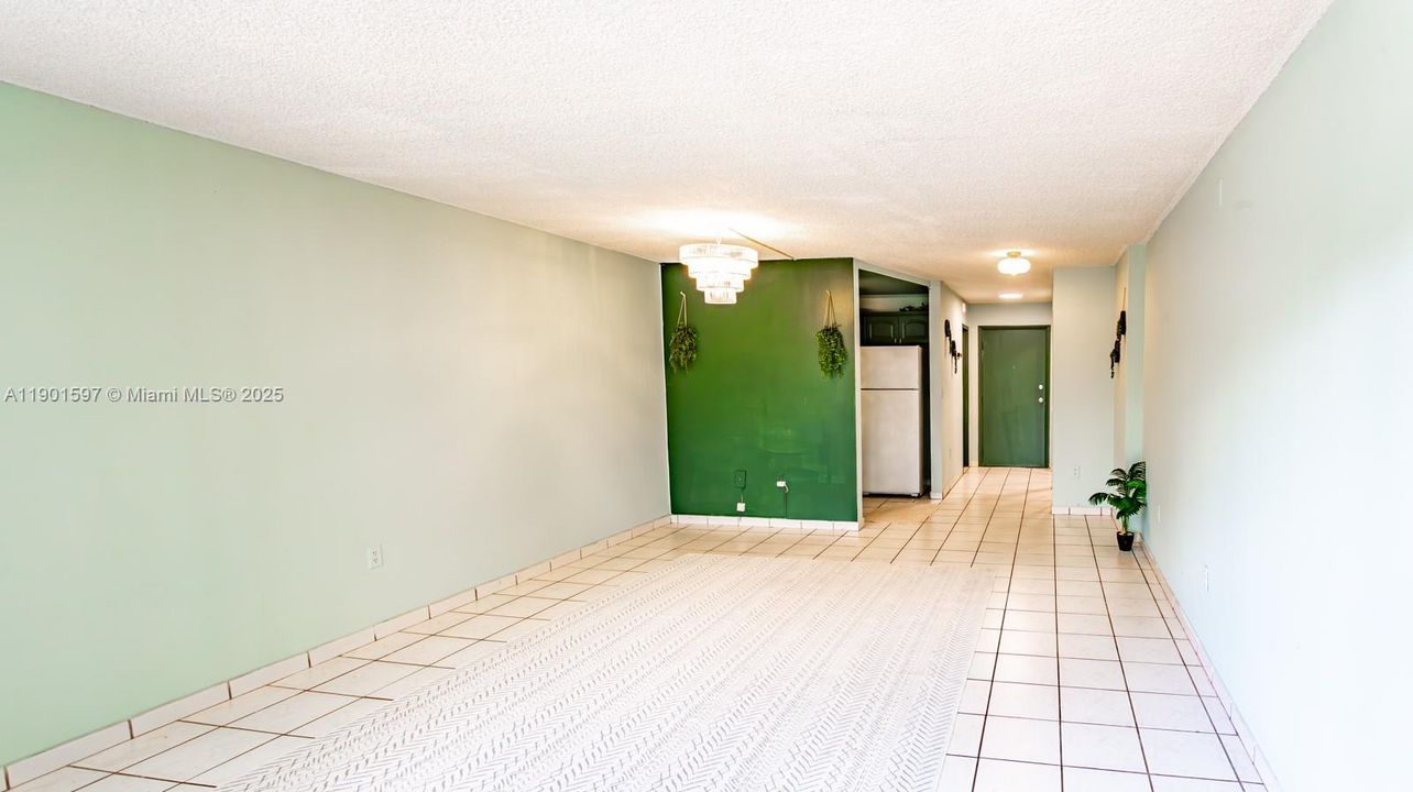 合同活跃: $174,900 (0 贝兹, 1 浴室, 420 平方英尺)