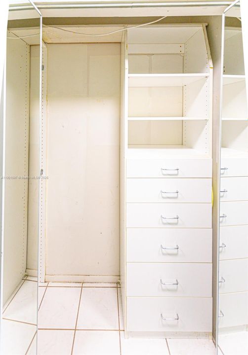 合同活跃: $174,900 (0 贝兹, 1 浴室, 420 平方英尺)