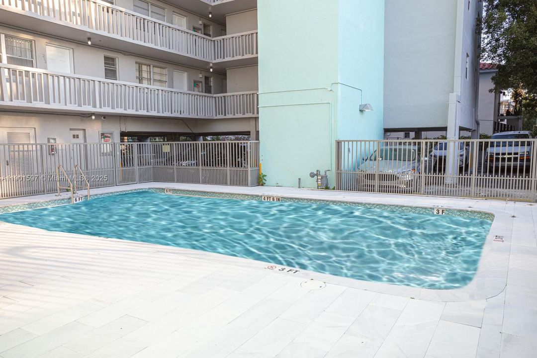 合同活跃: $174,900 (0 贝兹, 1 浴室, 420 平方英尺)