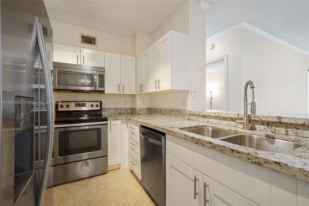 For Rent: $2,750 (3 beds, 2 baths, 1321 Square Feet)