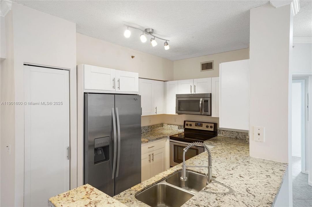 For Rent: $2,750 (3 beds, 2 baths, 1321 Square Feet)