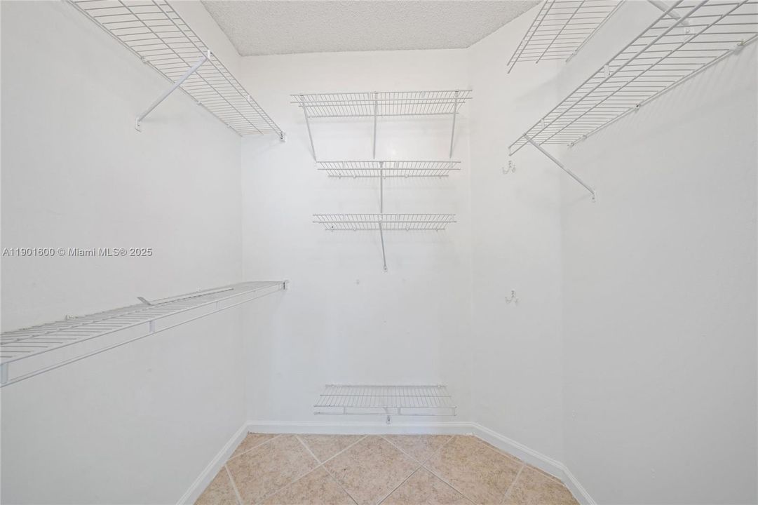 For Rent: $2,750 (3 beds, 2 baths, 1321 Square Feet)