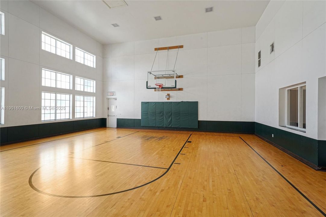 For Rent: $2,750 (3 beds, 2 baths, 1321 Square Feet)