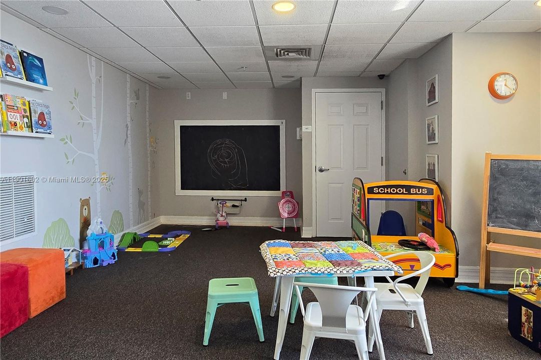 For Sale: $380,000 (2 beds, 2 baths, 891 Square Feet)