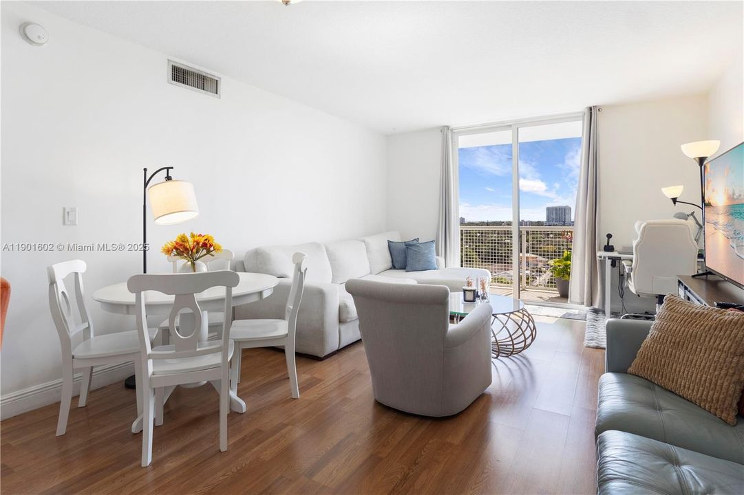 For Sale: $380,000 (2 beds, 2 baths, 891 Square Feet)