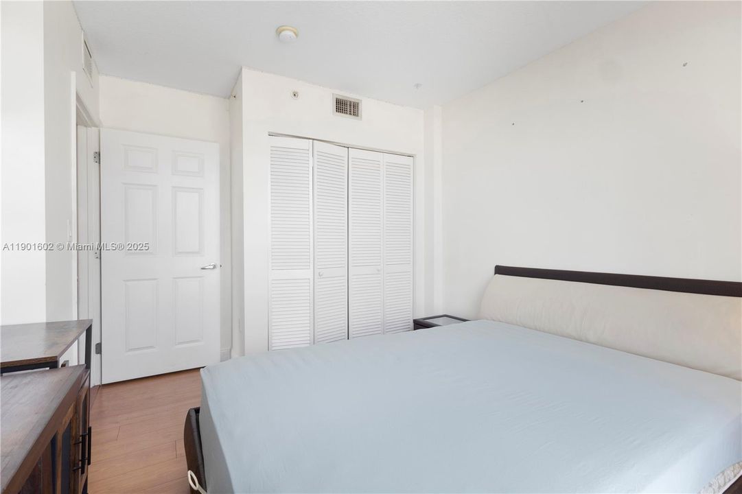 For Sale: $380,000 (2 beds, 2 baths, 891 Square Feet)