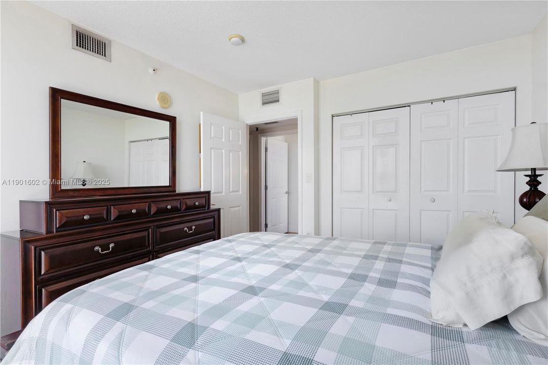 For Sale: $380,000 (2 beds, 2 baths, 891 Square Feet)