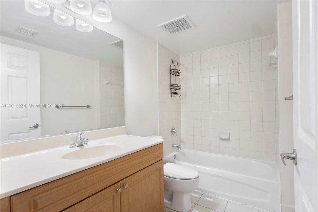 For Sale: $380,000 (2 beds, 2 baths, 891 Square Feet)